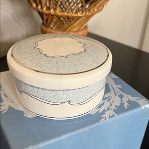 Wedgwood Venice bone china trinket box blue and white pattern with silver trim